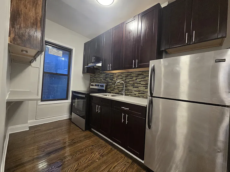 501 W 214th St #2 — Photo 3