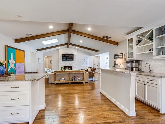 3rd image of 9447 Hilldale Dr