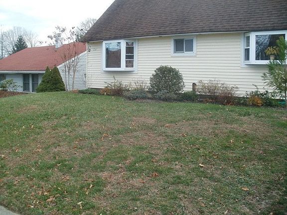 3rd image of 12 Southridge Dr