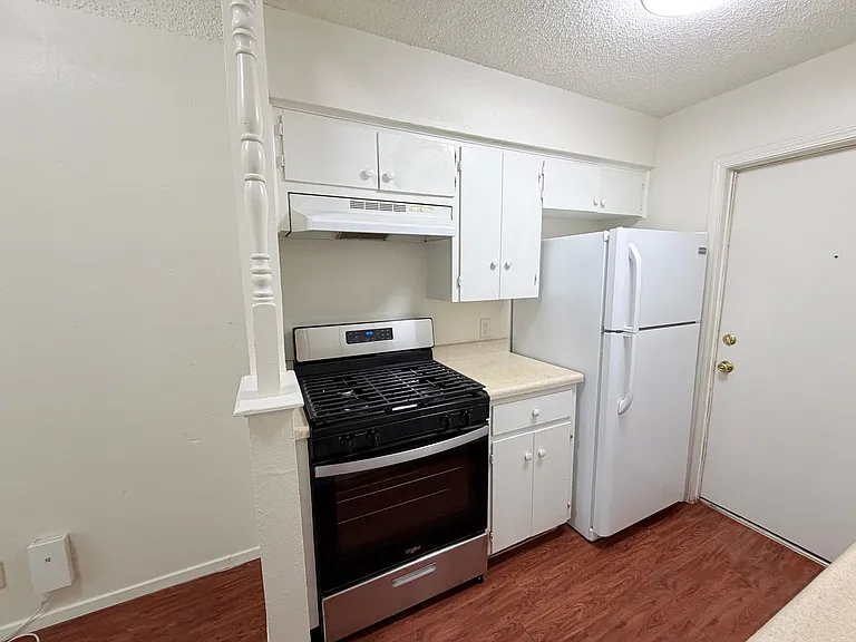 5206 Village Trl — Photo 9