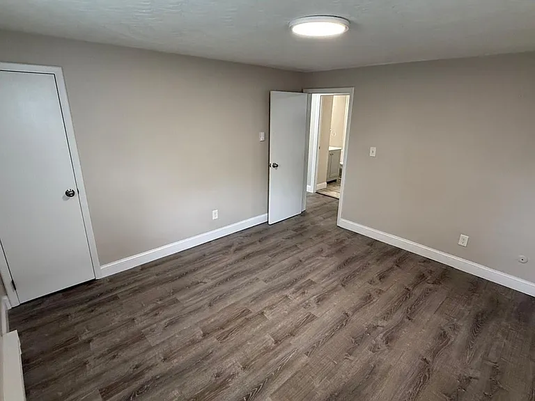 8-12 Perry St — Photo 11
