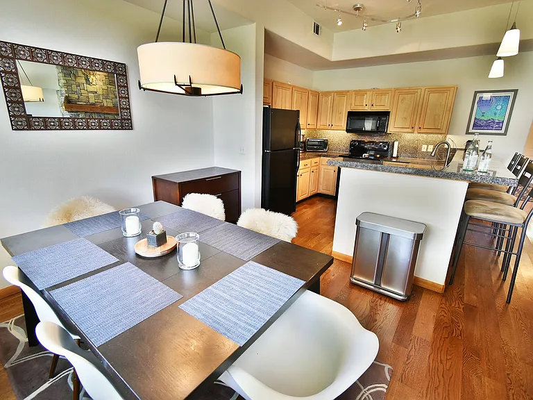 172 Robin Dr — Photo 2