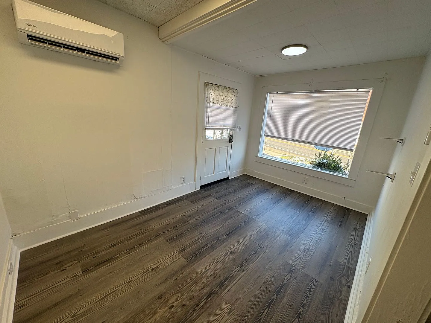 306 East Main Street — Photo 2