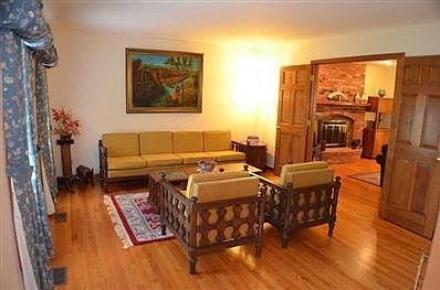2nd image of 1728 Essex Ct