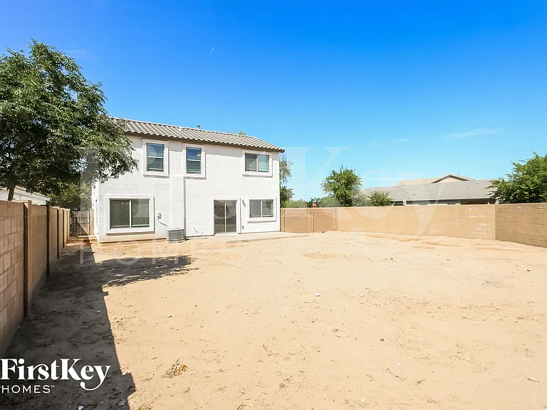 1422 E Penny Ln — Photo 15