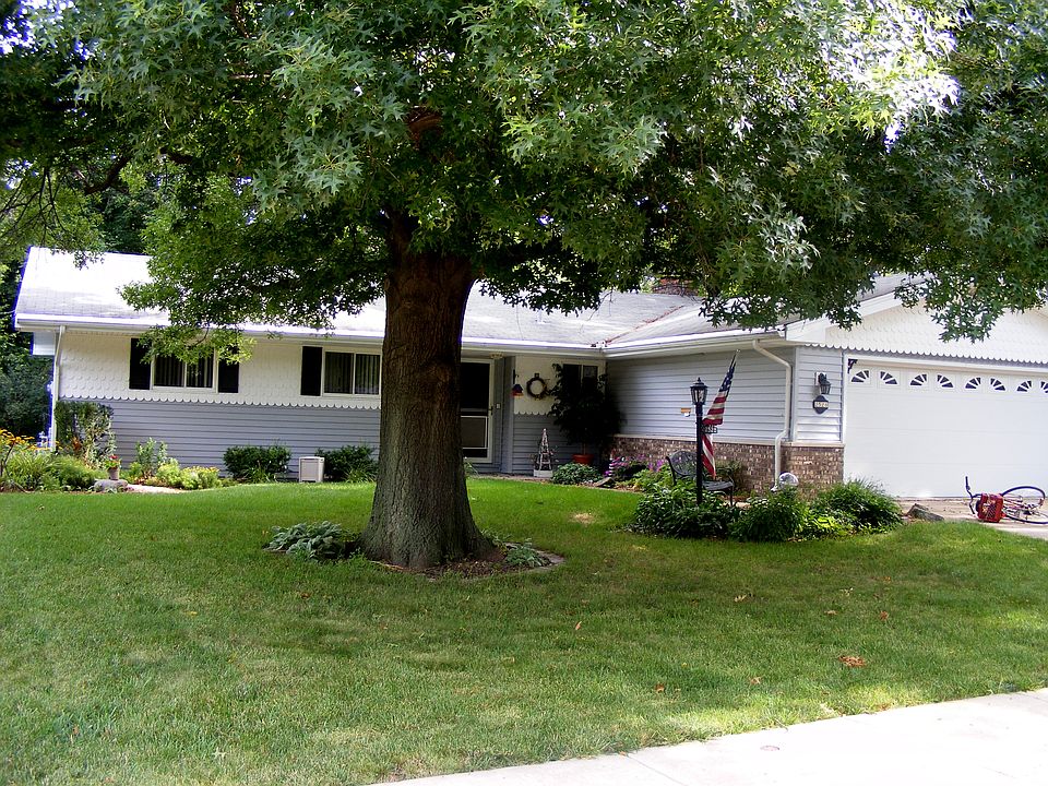 2528 Woodbine Ter