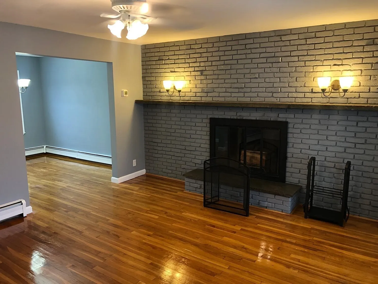3 bed, 1.0 bath, 1100 sqft, $3,800 — Photo 2
