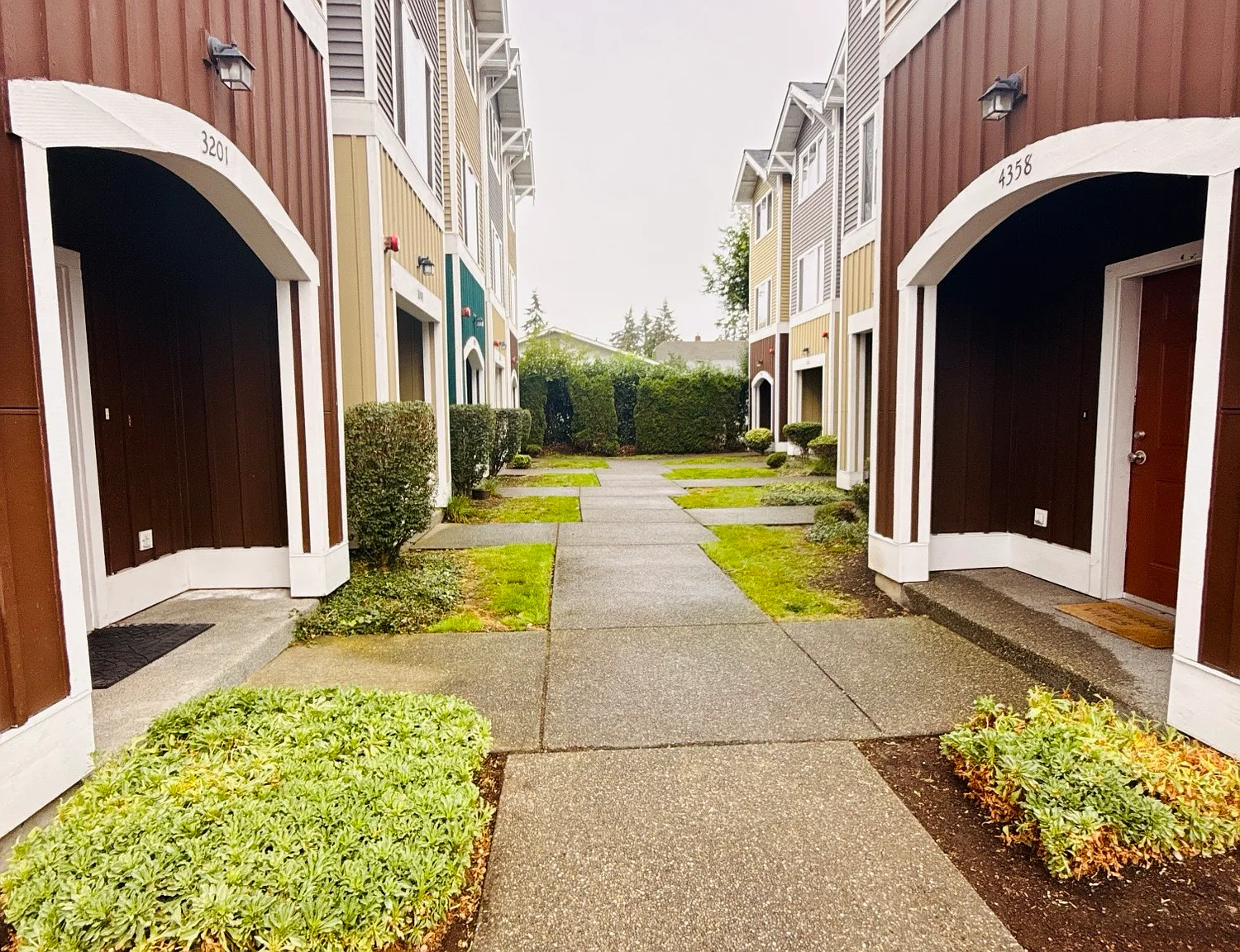 2 bed, 1.5 bath, 1338 sqft, $2,095 — Photo 2