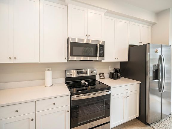 3rd image of 1042 Alum Spring Rd
