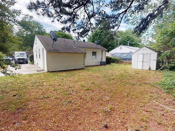 3rd image of 1927 Kensington Dr