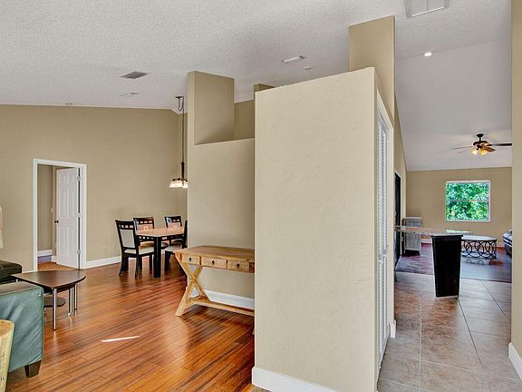 4th image of 2009 Trevino Cir