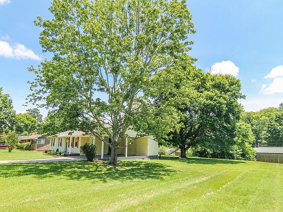 3rd image of 1110 Woodcrest Dr