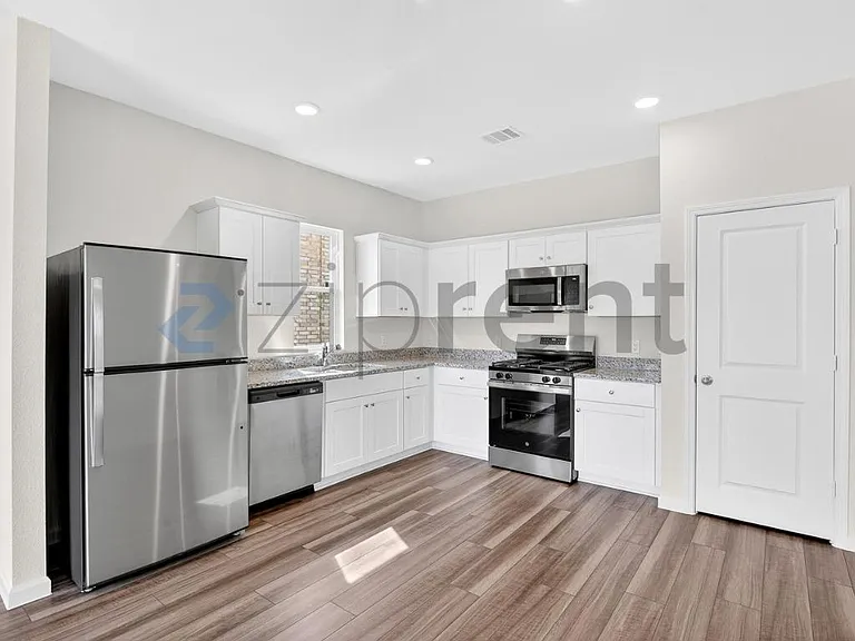 1317 Kennedy Rd — Photo 9
