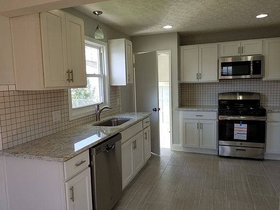 4th image of 2325 Lincoln Ave