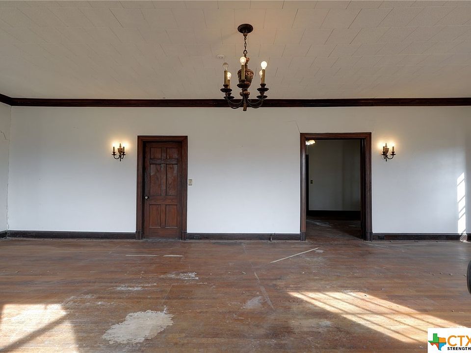 103 NW 3rd St, Waelder, TX 78959 Zillow