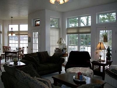 2nd image of 11016 Oakwood Dr