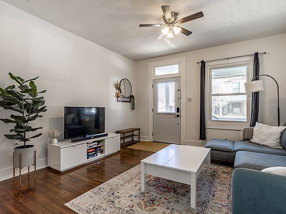 2nd image of 919 Prospect St