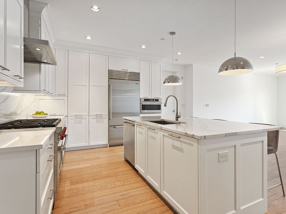 01_15KensingtonRoad_Unit311_2101_HiRes.jpg