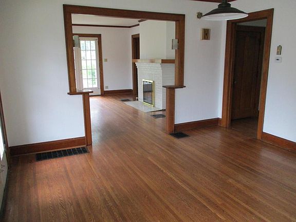 5th image of 133 Maplewood Ave