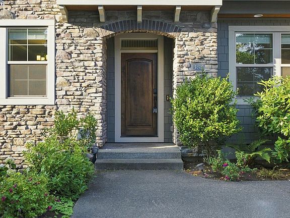 3rd image of 1388 Rosemont Rd