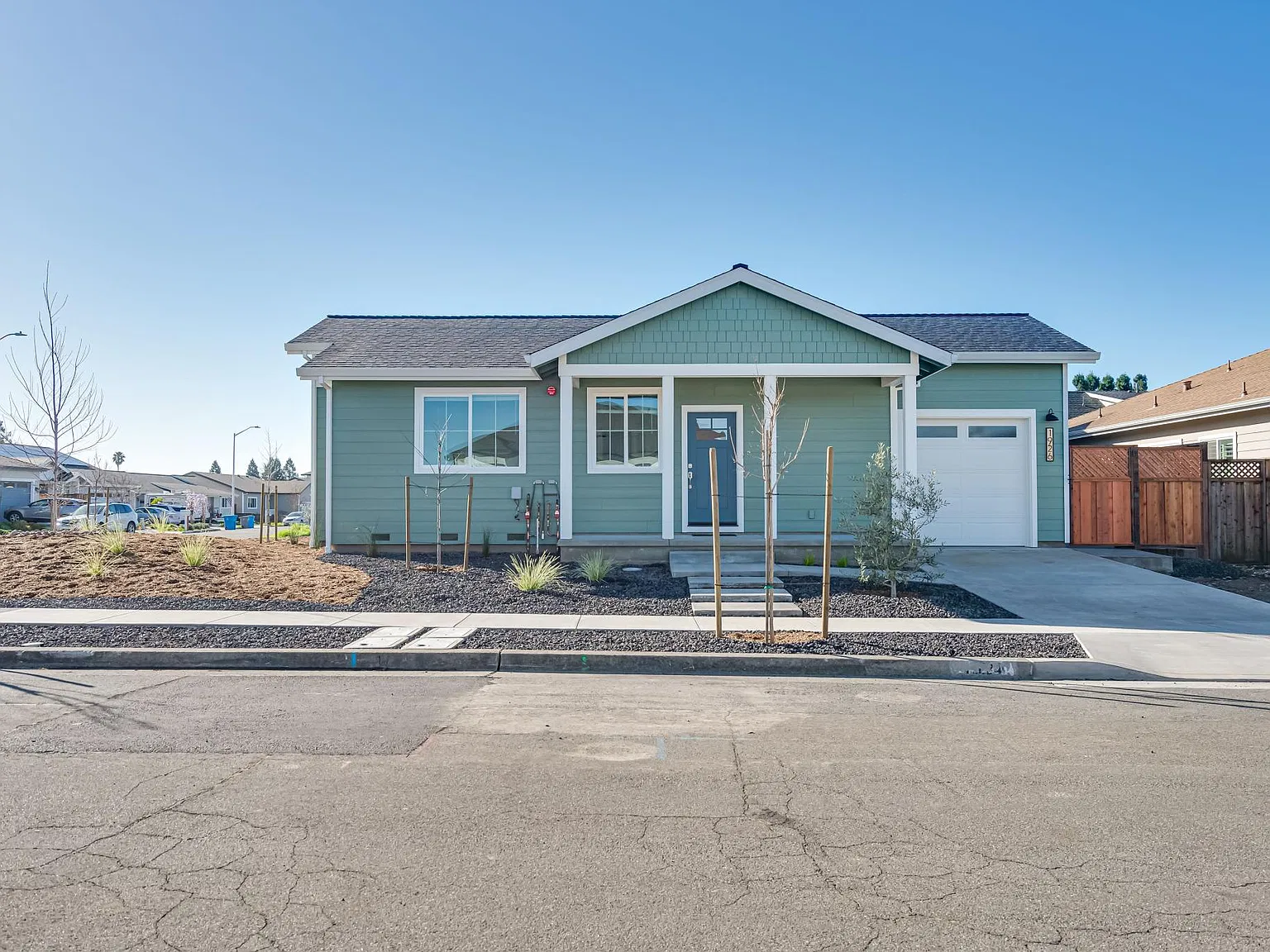 2 bed, 846 sqft, $2,700 — Photo 3