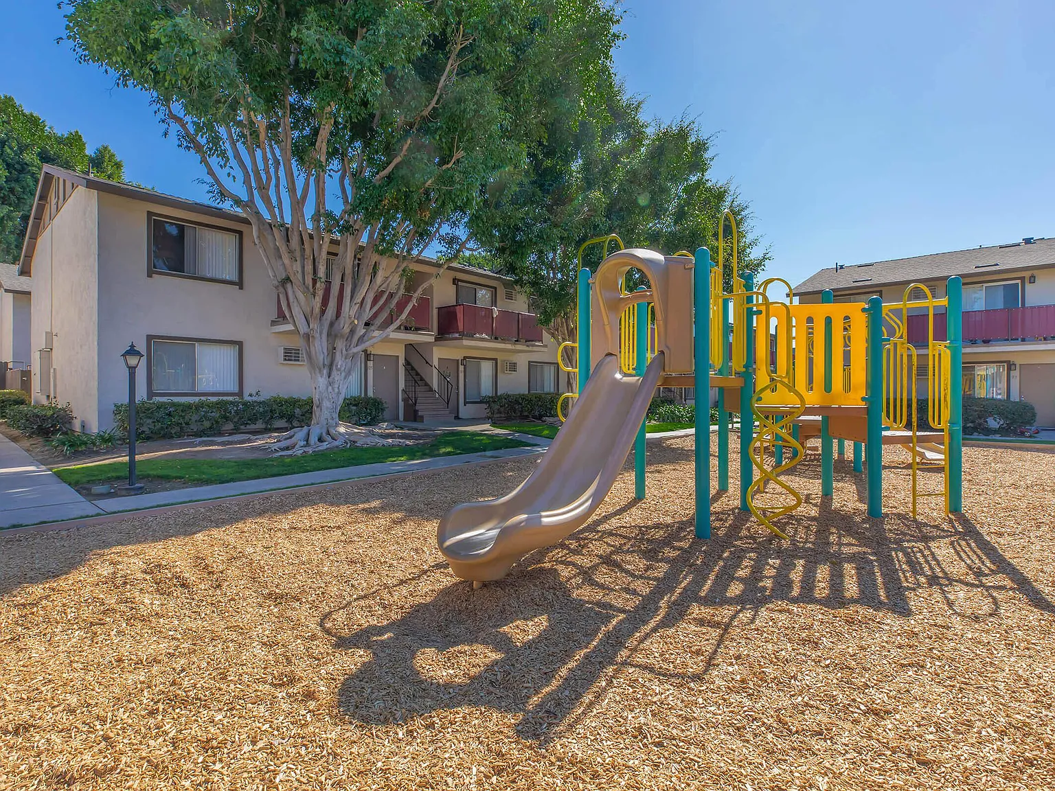 Del Amo Apartment Homes — Photo 4