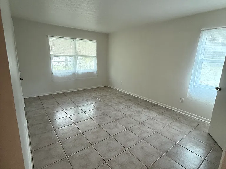 4911 York St #4 — Photo 5