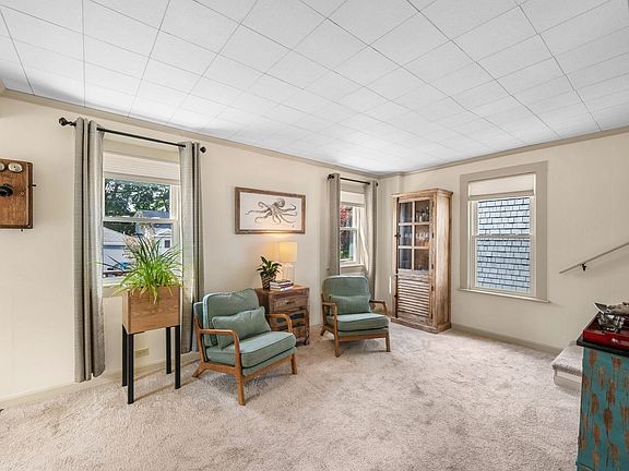 5th image of 32 Crescent Ave