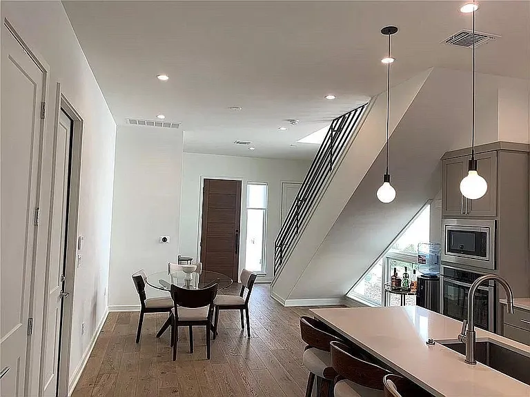 2519 Sutherland St — Photo 5