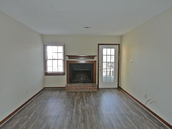 4th image of 1106 Karen Dr #L