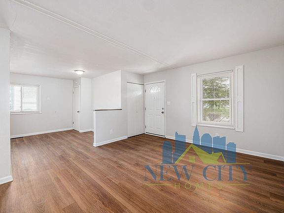 3rd image of 3165 Bluefield Dr