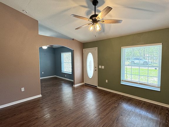 4th image of 10 Bellis Ct