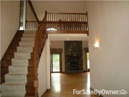 Entry Hall : Entry hall with dramatic staircase