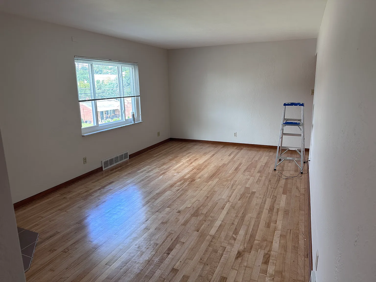 2 bed, 1.5 bath, 1027 sqft, $1,800 — Photo 4