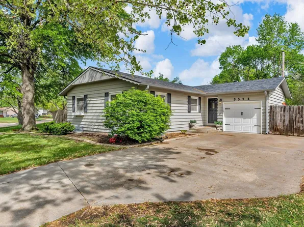 5534 SW Village Dr, Topeka, KS 66604