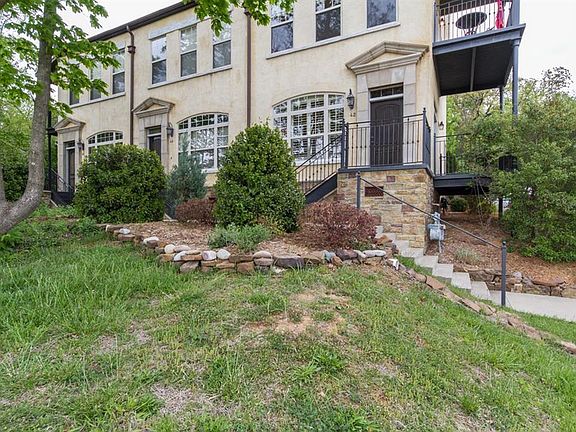 3rd image of 42 N Olive Ave