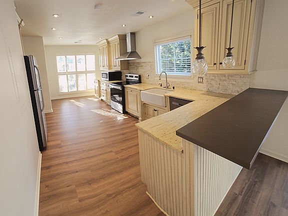 Large remodeled kitchen w new range, dishwasher and microwave