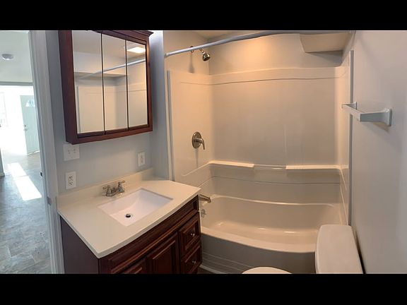 2nd image of 323 19th St Unit 1
