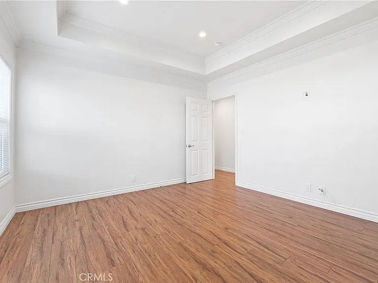 766 N Alexandria Ave — Photo 31
