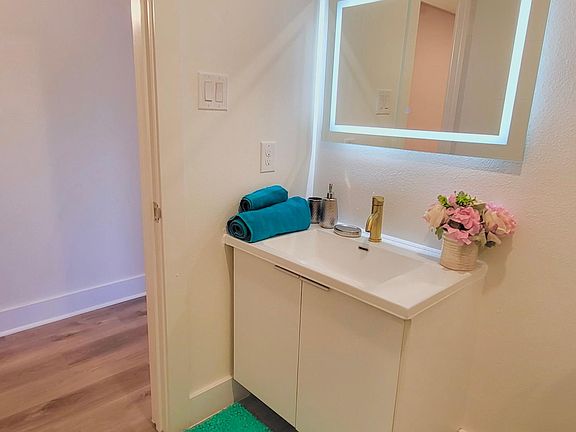 5th image of 1516 N Peak St APT 211