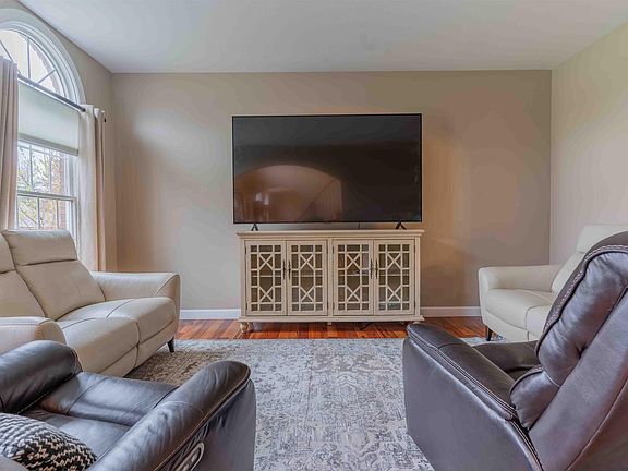 4th image of 9517 N Oakforest Ct
