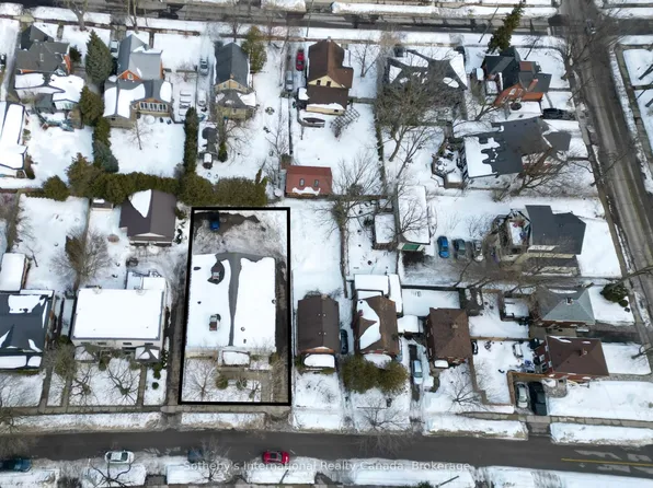 96 Dunbar Rd S, Waterloo, ON N2L 2E5