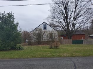 30 Fairview St E, Greenfield, MA 01301