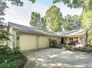 414 Fairwood Rd, Pinckney, MI 48169