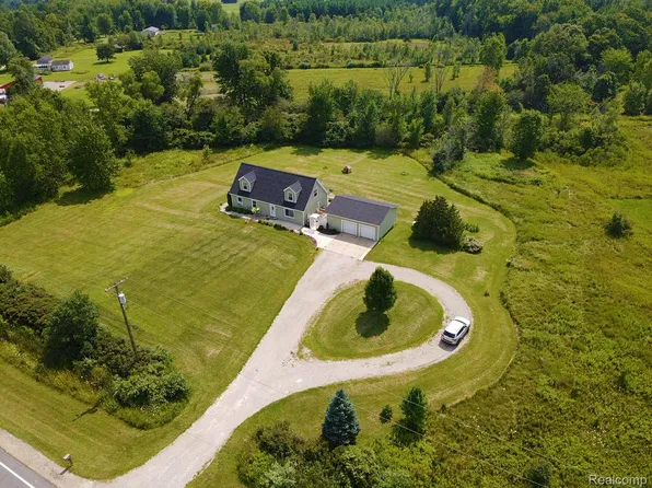 11511 Dunnigan Rd, Emmett, MI 48022
