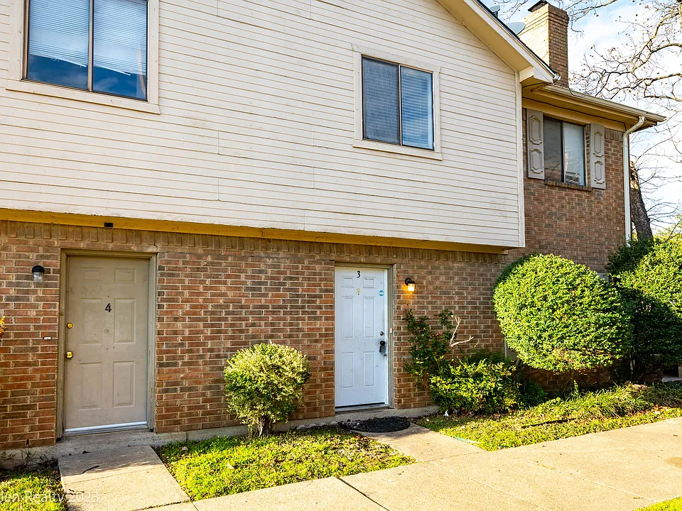 4009 N Garland Ave #3