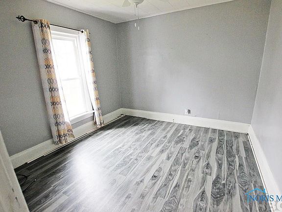 4th image of 132 W 6th St