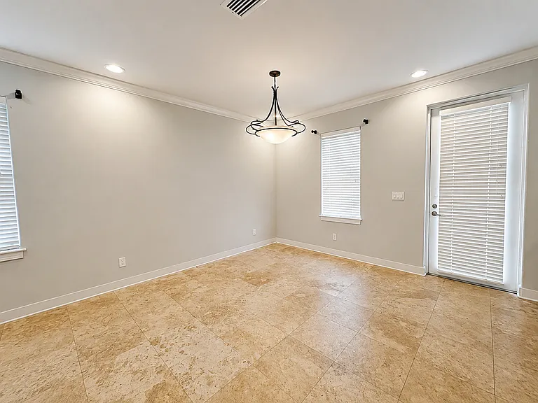 241 Inverrary Dr — Photo 16