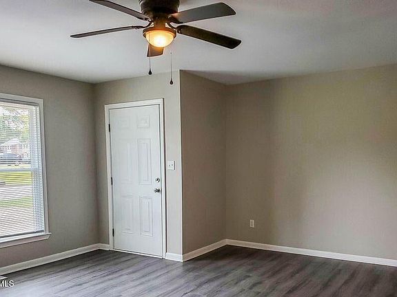4th image of 303 Alice Dr #A