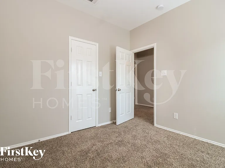 2925 Oakshire St — Photo 13